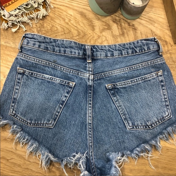 TopShop Kiri Cut Off Denim Shorts - Picture 3 of 5